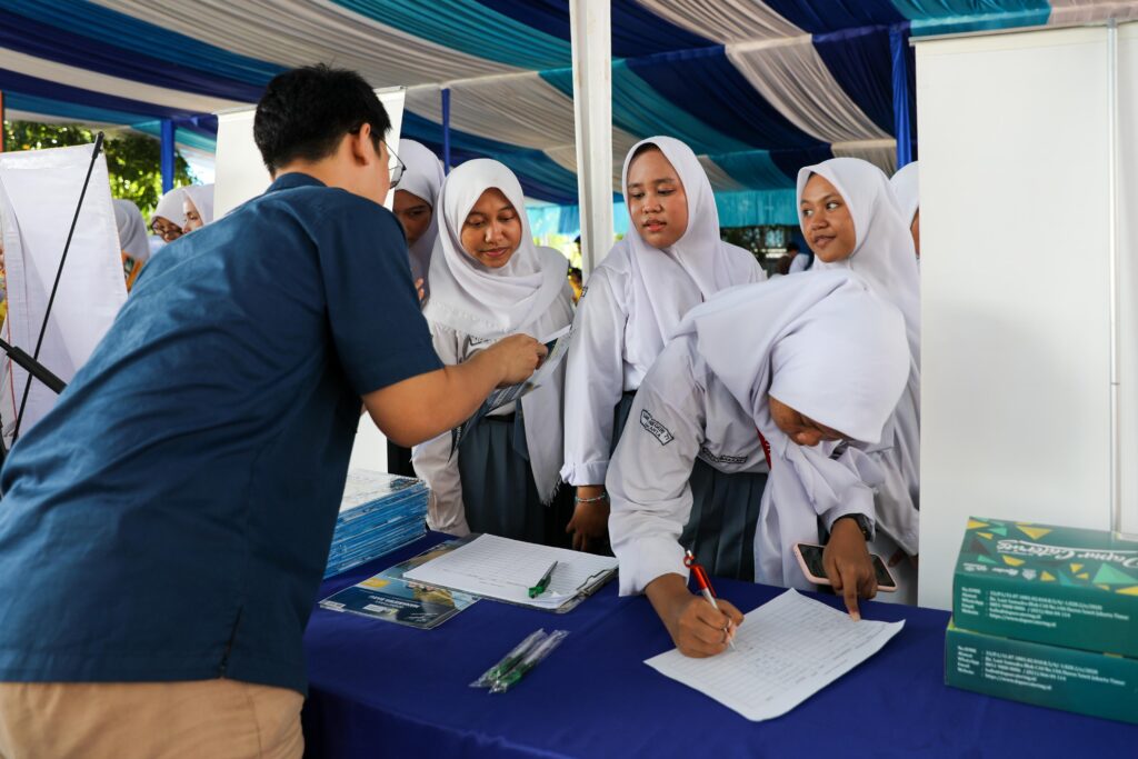 Menaker Yassierli Tegaskan Komitmen Pemerintah Perkuat Kesejahteraan dan Perlindungan Pekerja
